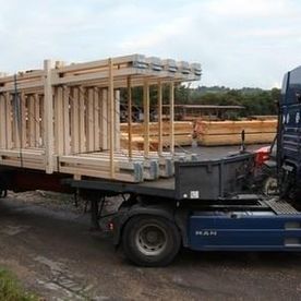 Camion transportant bois pour la construction