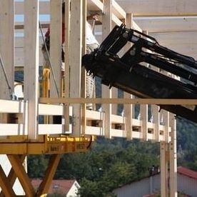 Chantier de construcrtion d'une charpente en bois